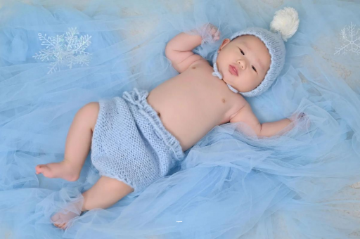 山西三个月宝宝挠耳朵 山西三个月宝宝挠耳朵